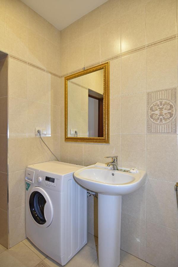 Rent Inn Yerevan On Arami Street Экстерьер фото
