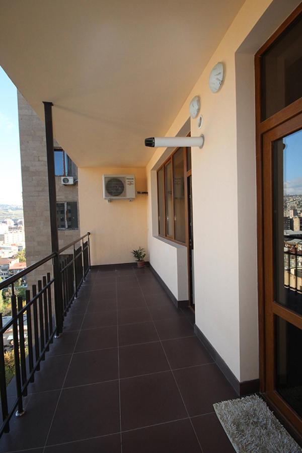 Rent Inn Yerevan On Arami Street Экстерьер фото